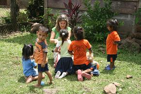 JUGANDO CON LOS NIÑOS EN LAS PALOMAS